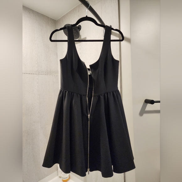Elizabeth And James Black Zip Fit & Flare Mini Dress Black Size 6 - Picture 2 of 3
